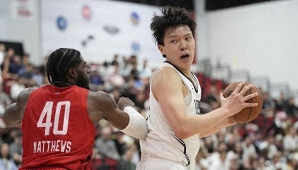信汇网 一战创2大新高！杨瀚森轰8+8+5+3帽全能表现，美媒称赞夏联大明星